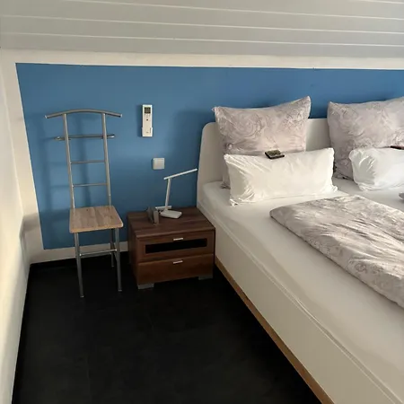 Moderne Neckarschleife Mit Klimaanlage * Kirchheim am Neckar